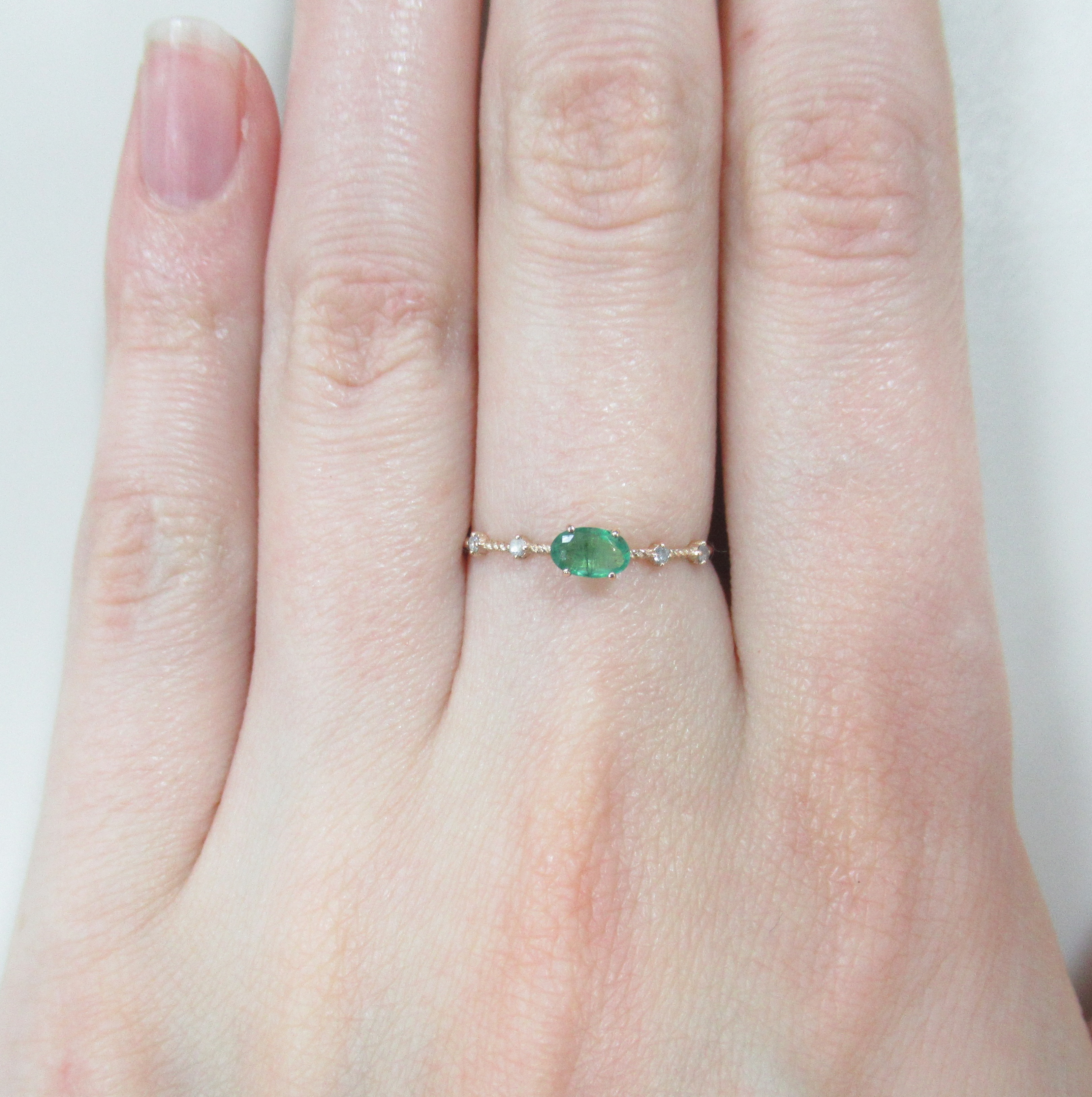 Кольцо из золота с изумрудом